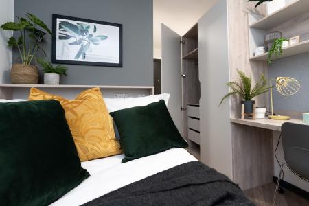 Silver En Suite Student flat to rent on Rockingham Street, Sheffield, S1