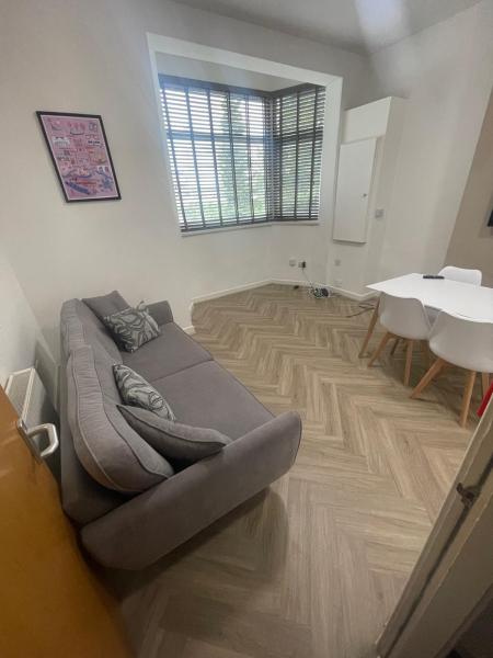4 bed student house to rent on Cardigan Road, Leeds, LS6