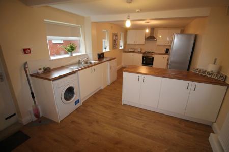 6 bed student house to rent on Brighton Grove, Newcastle, NE4