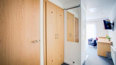 Compact Studio Student flat to rent on Aston Webb Boulevard, Birmingham, B15