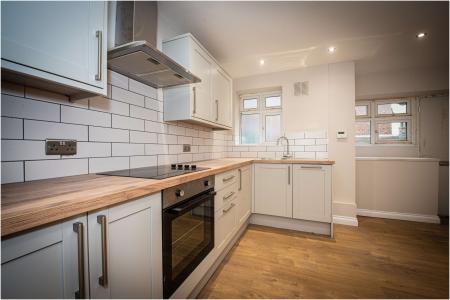 2 bed student house to rent on Lidgett Lane, Leeds, LS17