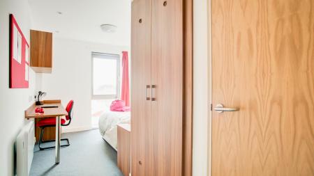 4 Bed Standard Ensuite 4 bed student flat to rent on Aston Webb Boulevard, Birmingham, B15