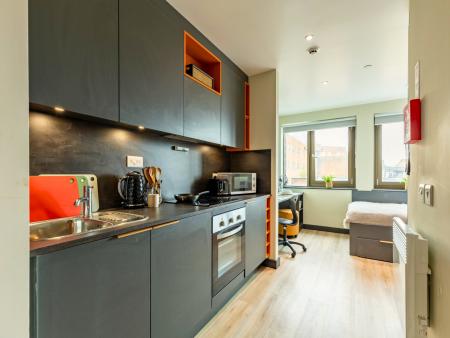 Large Studio - Sea View Student flat to rent on Upper North Street, Brighton, BN1