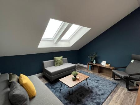 4 bed student house to rent on Flat 3, Commercial Point, Wollaton Road, Beeston, , Nottingham, NG9