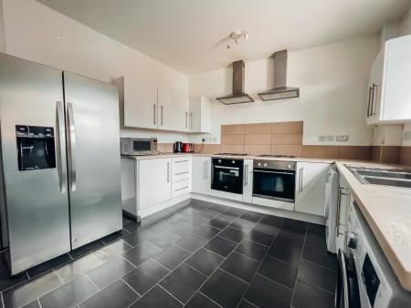 7 bed student house to rent on High Street, Loughborough, LE11