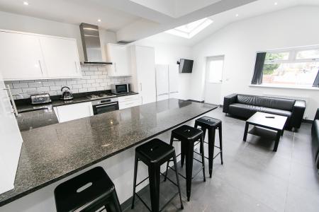 5 bed student house to rent on Derwentwater Terrace, Leeds, LS6