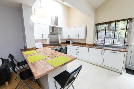 6 bed student house to rent on Station Parade, Leeds, LS5