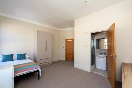6 bed student house to rent on Hawarden Avenue, Liverpool, L17