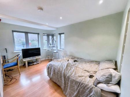 1 bed student house to rent on Central Park Avenue, Plymouth, PL4