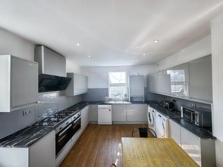 8 bed student house to rent on Lipson Road, Plymouth, PL4