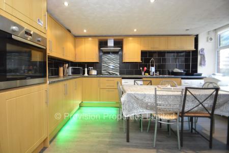 6 bed student house to rent on Providence Avenue, Leeds, LS6