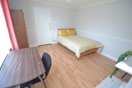 4 bed student house to rent on Oliver Close, Nottingham, NG7