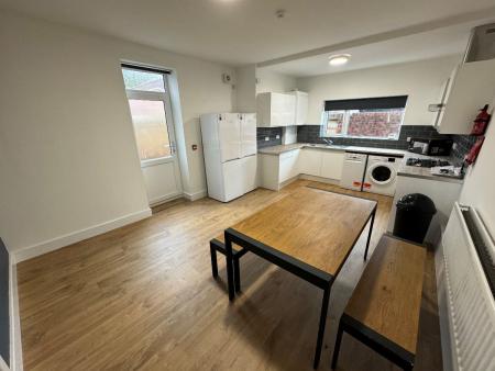 6 bed student house to rent on Sandyford Road, Newcastle, NE2