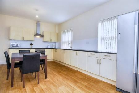 Classic Ensuite 6 bed student flat to rent on Lisson Grove, Plymouth, PL4