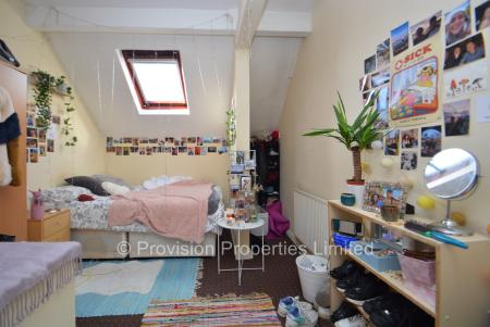 6 bed student house to rent on Regent Park Avenue, Leeds, LS6