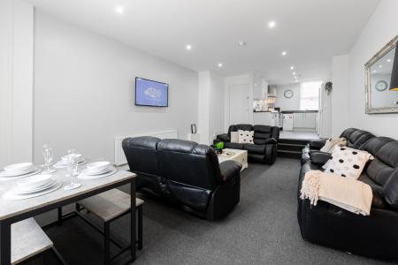 8 bed student house to rent on Kensington Road, Liverpool, L7