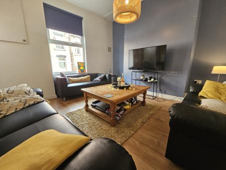 6 bed student house to rent on Cliff Mount, Leeds, LS6