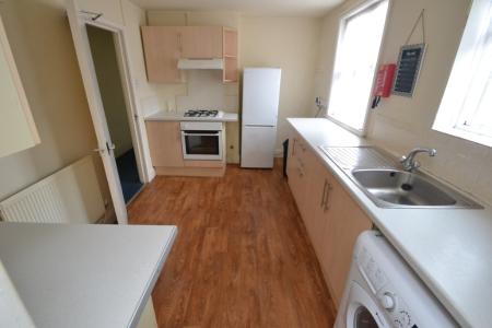 2 bed student house to rent on Henry Road, Nottingham, NG2