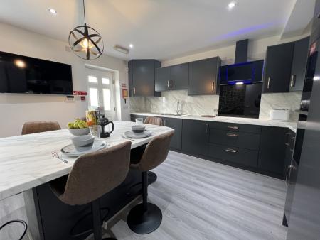 6 bed student house to rent on Smithdown Lane, Liverpool, L7