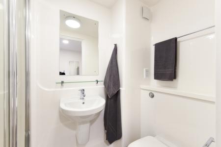 Ensuite Standard 5 bed student flat to rent on Vincents Walk, Southampton, SO14
