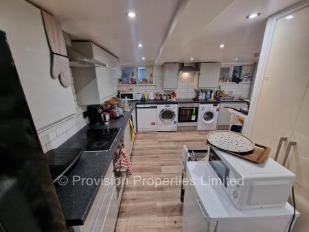 8 bed student house to rent on St Michaels Villas, Leeds, LS6