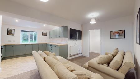 7 bed student house to rent on Brookfield Park, Bath, BA1