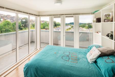 Terraced Penthouse Studio Student flat to rent on 135 Alexandra Rd, Plymouth, PL4