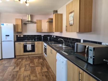 8 bed student house to rent on Edgecumbe Street, Hull, HU5