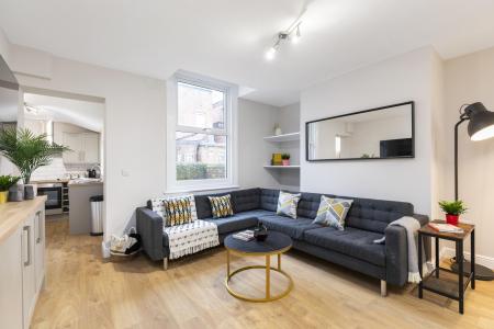 6 bed student house to rent on Kendal Lane, Leeds, LS3