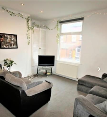 5 bed student house to rent on Hartley Crescent, Leeds, LS6