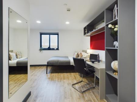 Gold Ensuite Student flat to rent on Fletchamstead Highway, Coventry, CV4