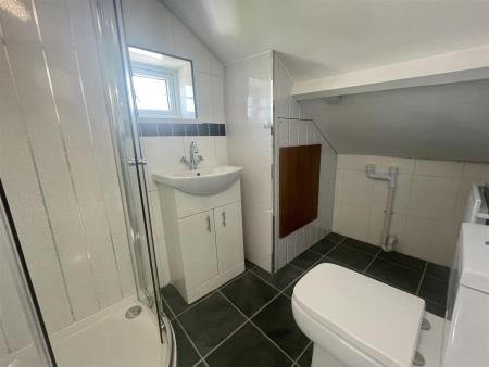 Student studio flat to rent on High Street, Newcastle, NE8