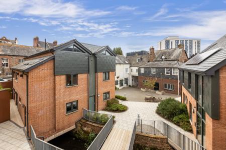Classic 1 Bed Student flat to rent on Tudor Street, Exeter, EX43FF