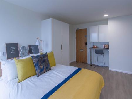 Superior Studio Student flat to rent on Bridge Street, Cardiff, CF10