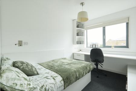 Classic 3 Bed En-Suite 3 bed student flat to rent on Newmarket Road, Cambridge, CB5