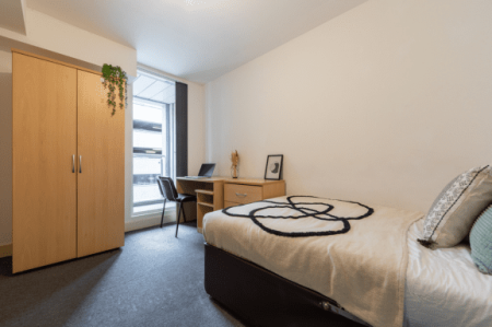 Silver Non Ensuite - Top Floor 2 bed student flat to rent on Grafton Road, Manchester, M13