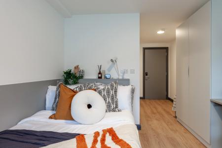 Gold Plus En suite 1 bed student flat to rent on Winfield Court, 1 Scholars Walk, Nottingham, NG2