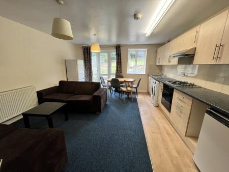 5 bed student house to rent on Lower Bevendean Avenue, Brighton, BN2