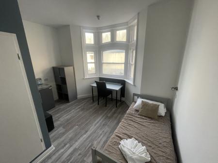 Premium Ensuite Student flat to rent on West Street, Brighton, BN1