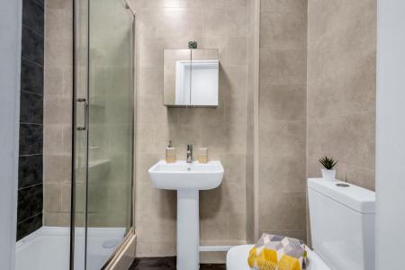 5 Bedroom Apartment