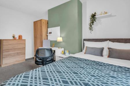 5 Bedroom Apartment