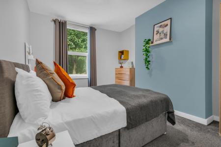 5 Bedroom Apartment