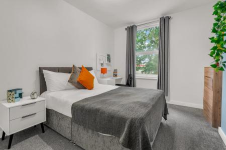 5 Bedroom Apartment