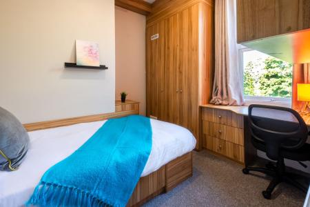 5 Bedroom Apartment