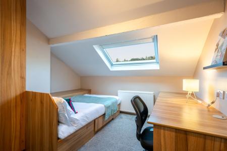 5 Bedroom Apartment