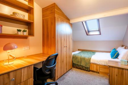 5 Bedroom Apartment