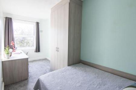 5 Bedroom Apartment