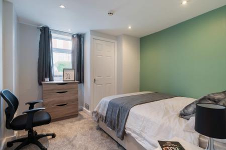 5 Bedroom Apartment