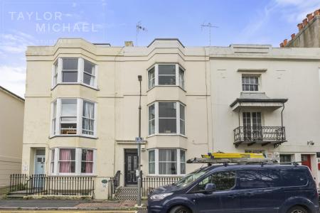 7 bed student house to rent on Russell Square, Brighton, BN1