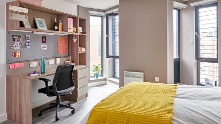 Classic Ensuite 2 bed student flat to rent on Howard Gardens, Cardiff, CF24